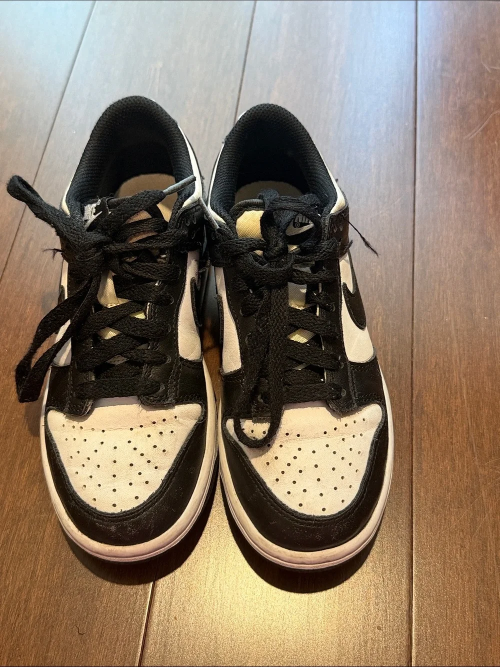 Nike Kids Low-Top Sneakers in Black and White